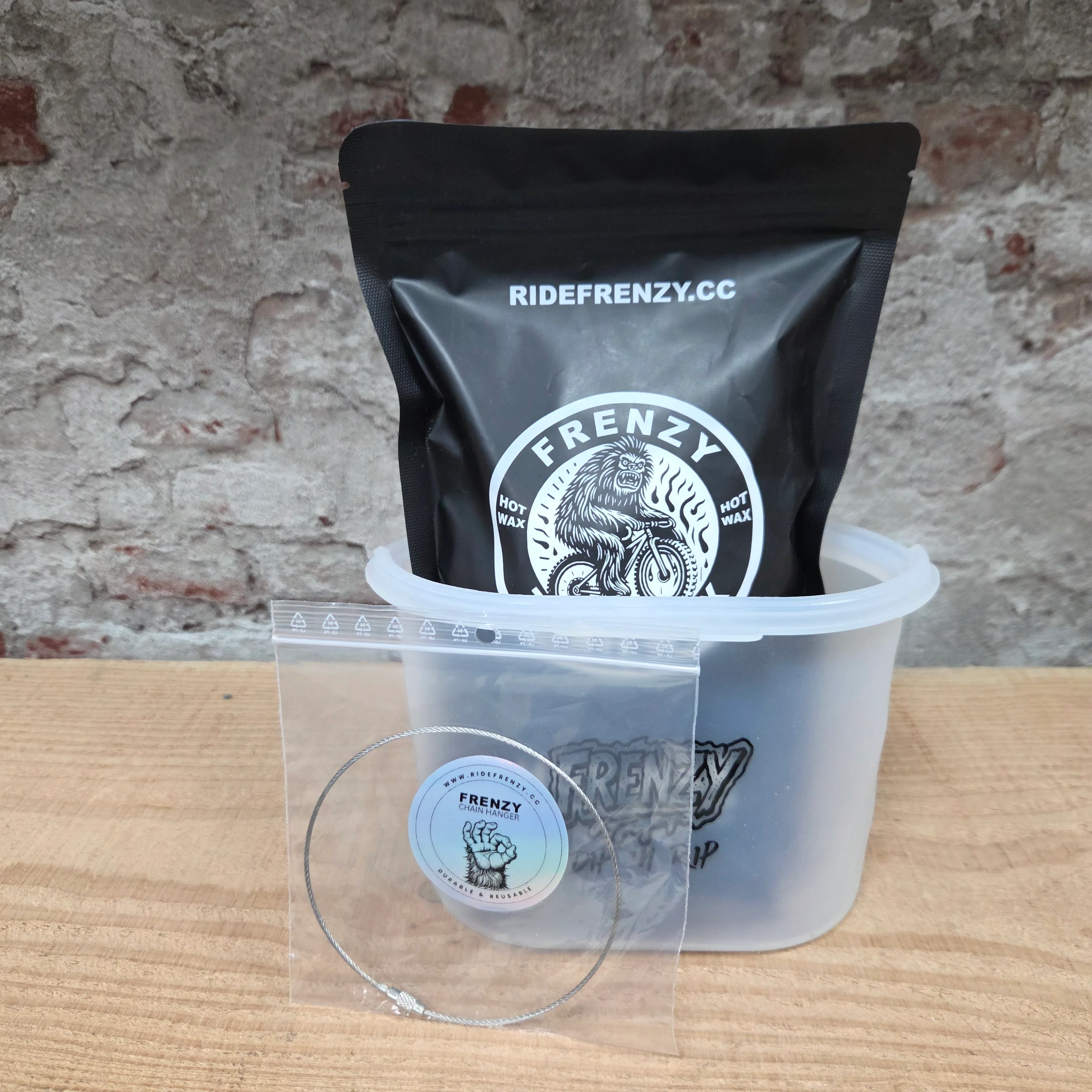 FRENZY dip ’n rip – complete hot wax travel kit